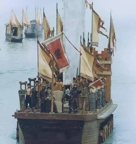 央视《水浒传》中梁山水军潜水凿船,在现实是有可能的吗?