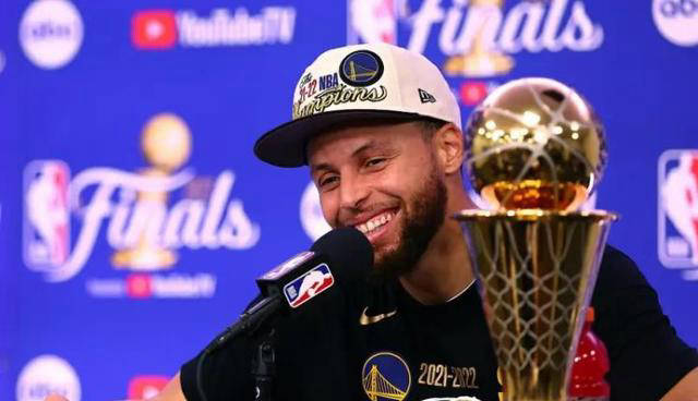 尼克杨爆料:杜兰特曾主动将fmvp让给库里,可惜库里命中率失准