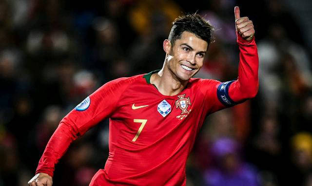 众所周知,无论是外行还是内行,球迷们总是看重足球明星.