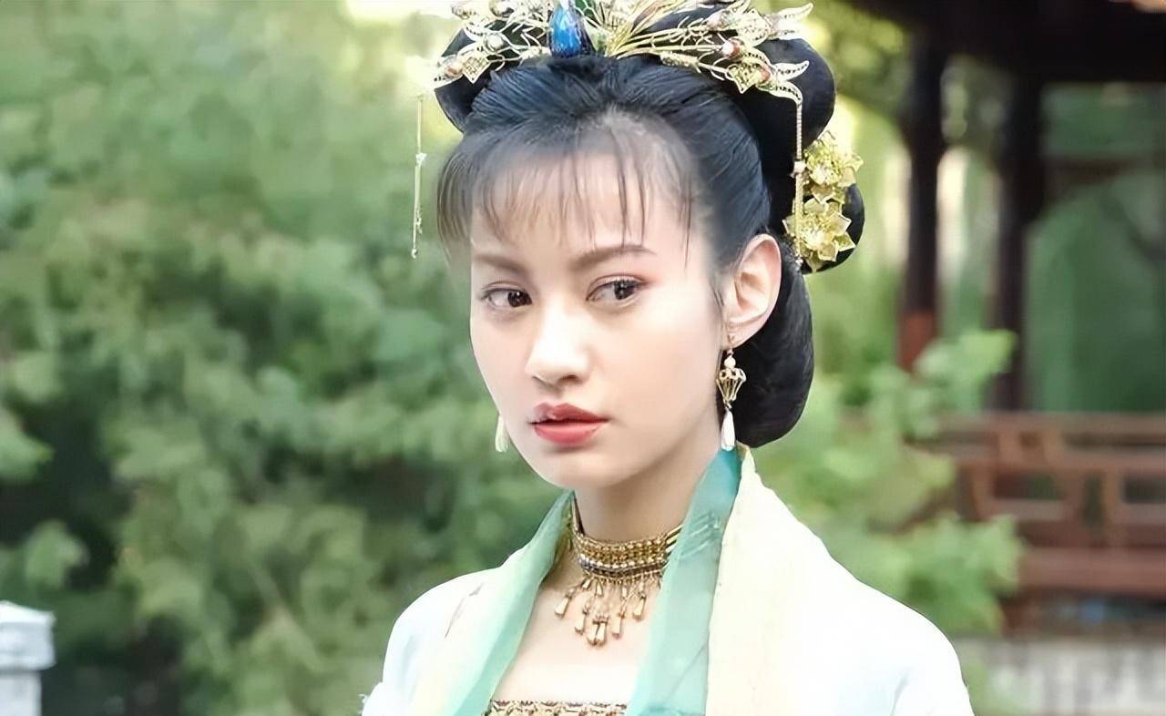 剧中,她现实杀了自己姐姐江玉凤,顶替她入宫为妃,在江家不被当人看的
