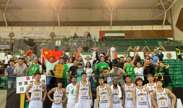 辽篮凌晨6点官宣全家福,感谢球迷支持!