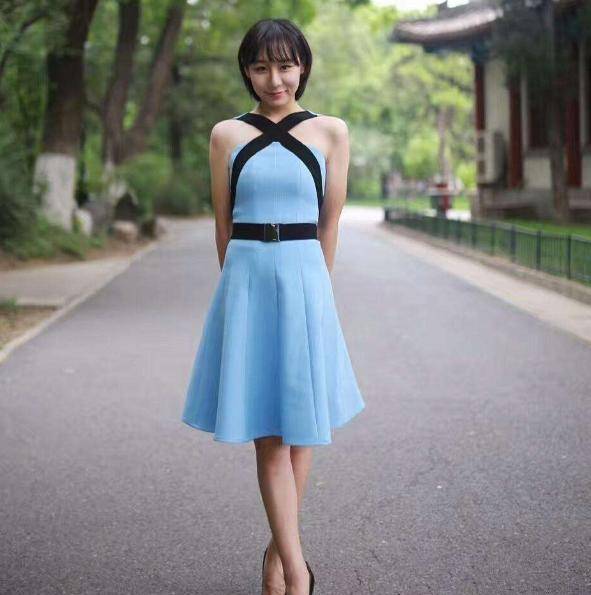 曾是奥运最美体操冠军,身高仅有1米37,如今退役后美成这般_邓琳琳
