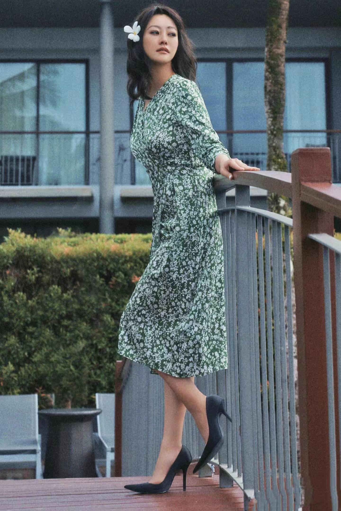 郝蕾才是微胖女人该有的打扮,穿衣不扮瘦不油腻,照穿优雅有韵味