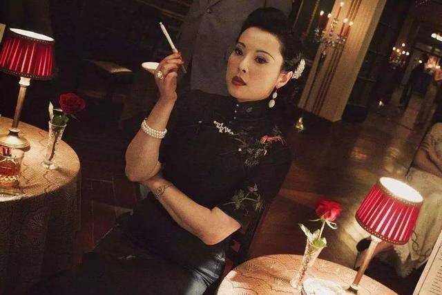 上海滩大佬背后的女人:设烟馆,开赌场,创立青帮,104岁离世