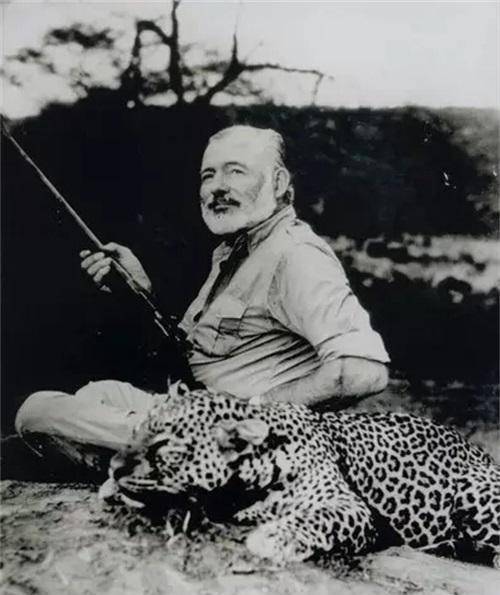 海明威,从大作家,摇身一变成双面间谍,一手创立反间谍组织