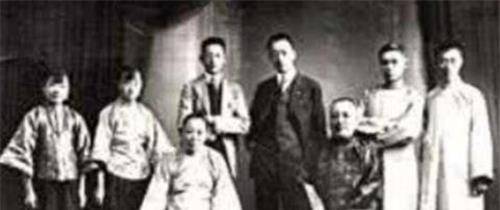 他一生娶了24位貌美娇妻,养育180个子女,活了256年跨越2个世纪_李庆远