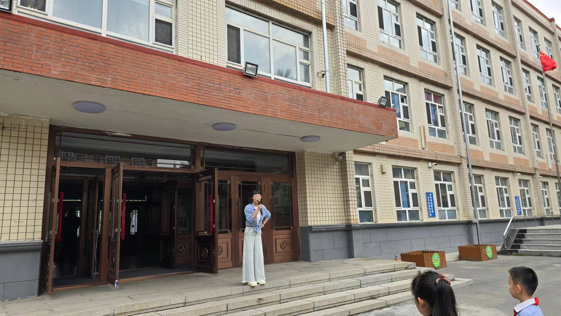 中国戏曲学院传统文化普及特聘教师王思莹,在南马路小学开展了戏曲