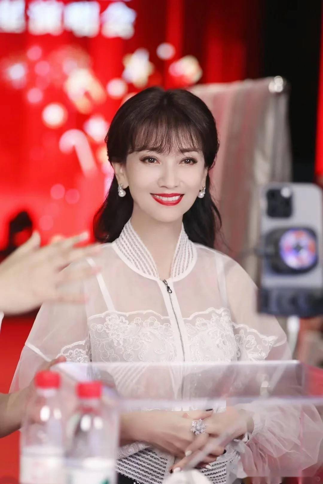 75岁不老女神赵雅芝,这谁顶得住!美貌才华兼具的魅力女人的写真!