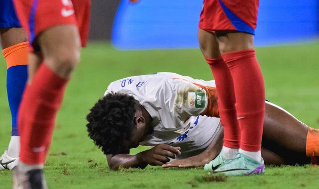 0-0!泰山10人梅州闷平,刘洋国足连续首发,费南多登场