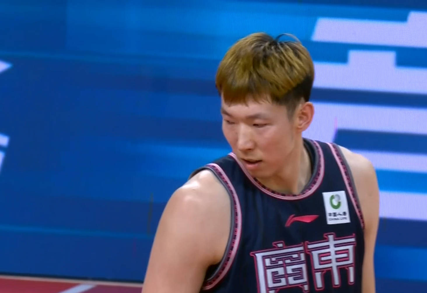 朱芳雨欲强换男篮两大主力_周琦_续约_范子铭