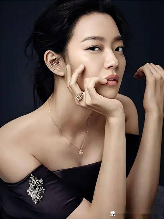 35岁申敏儿清新写真,典雅迷人的气质让人心动不已!