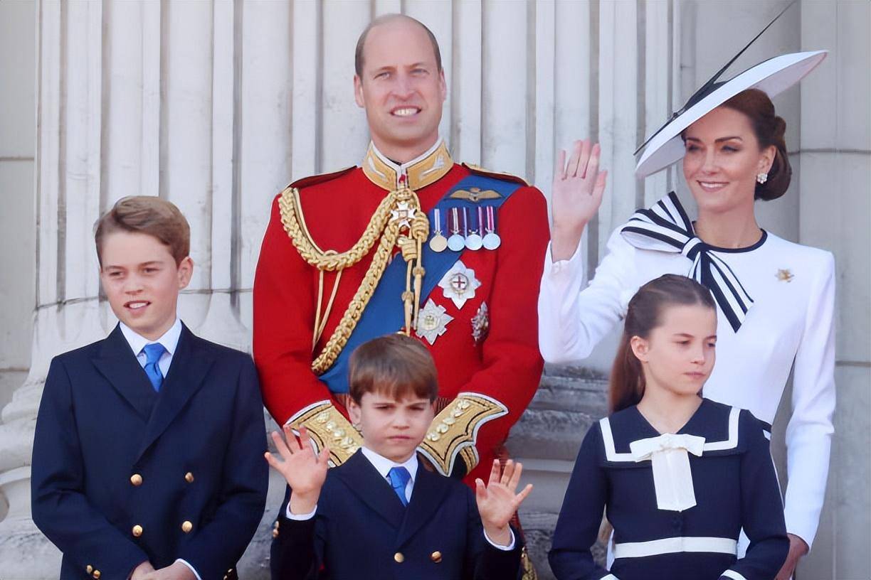 凯特王妃终于来了！带王室三宝出席庆典 穿白裙亮相瘦得让人心疼