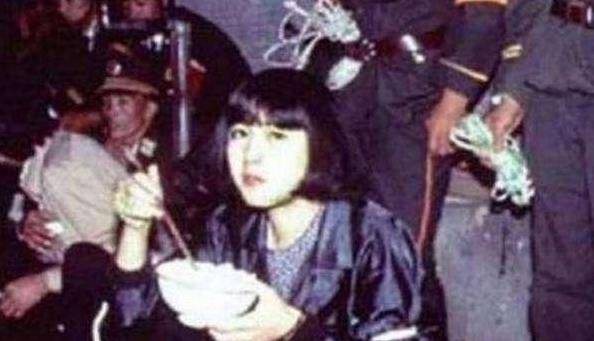 这件事对陶静的打击很大,她其实一直想通过高考来改善自己的生活