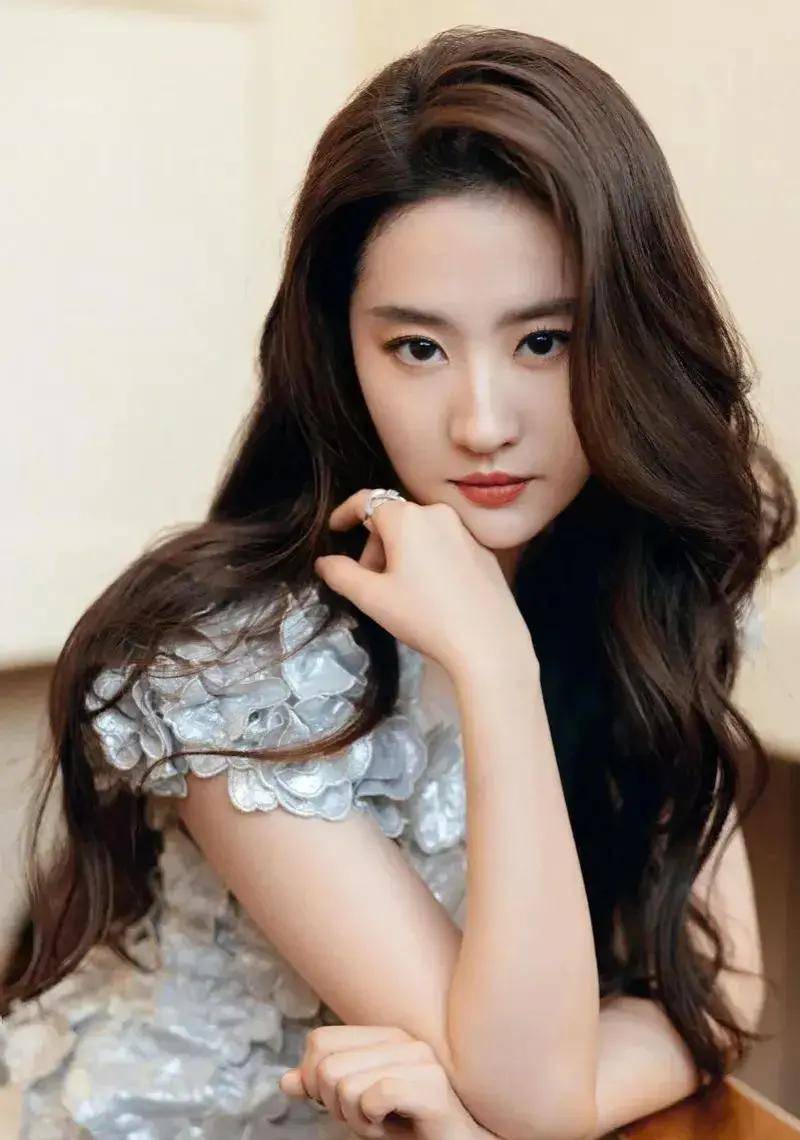 玖瑰的亲事倒数笫一竞争激烈-玫瑰的介绍100字作文