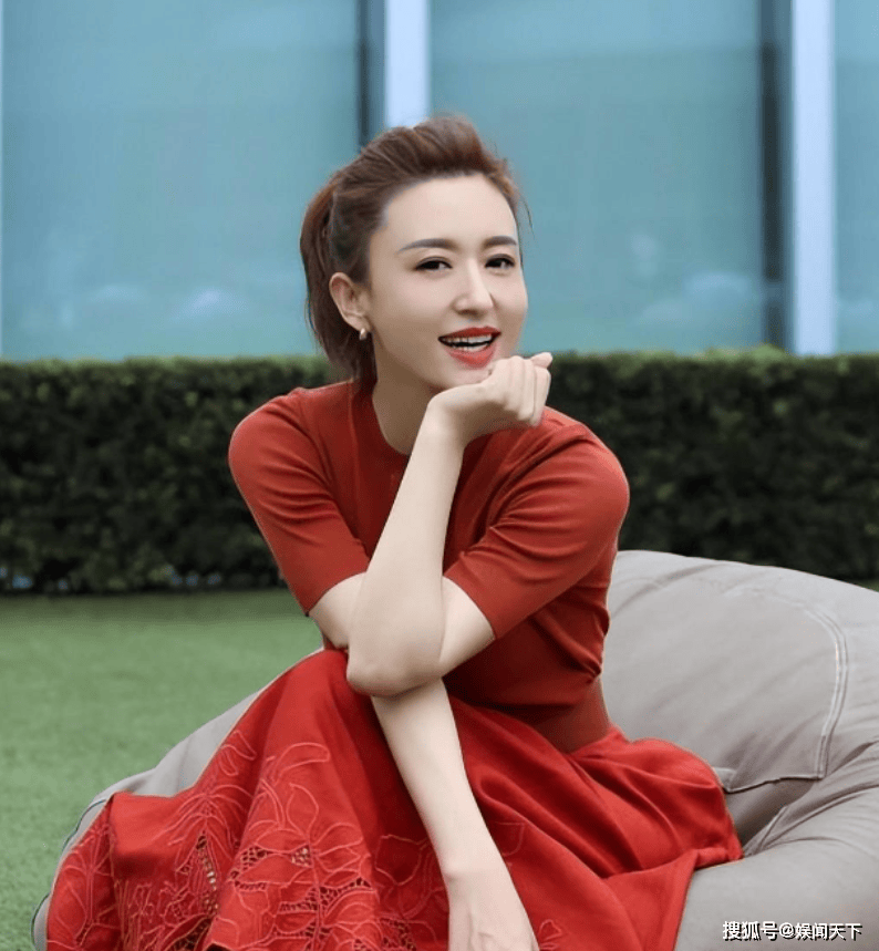 摊牌了,前央视主持人张蕾"新身份"被官宣:终于等到这一天!