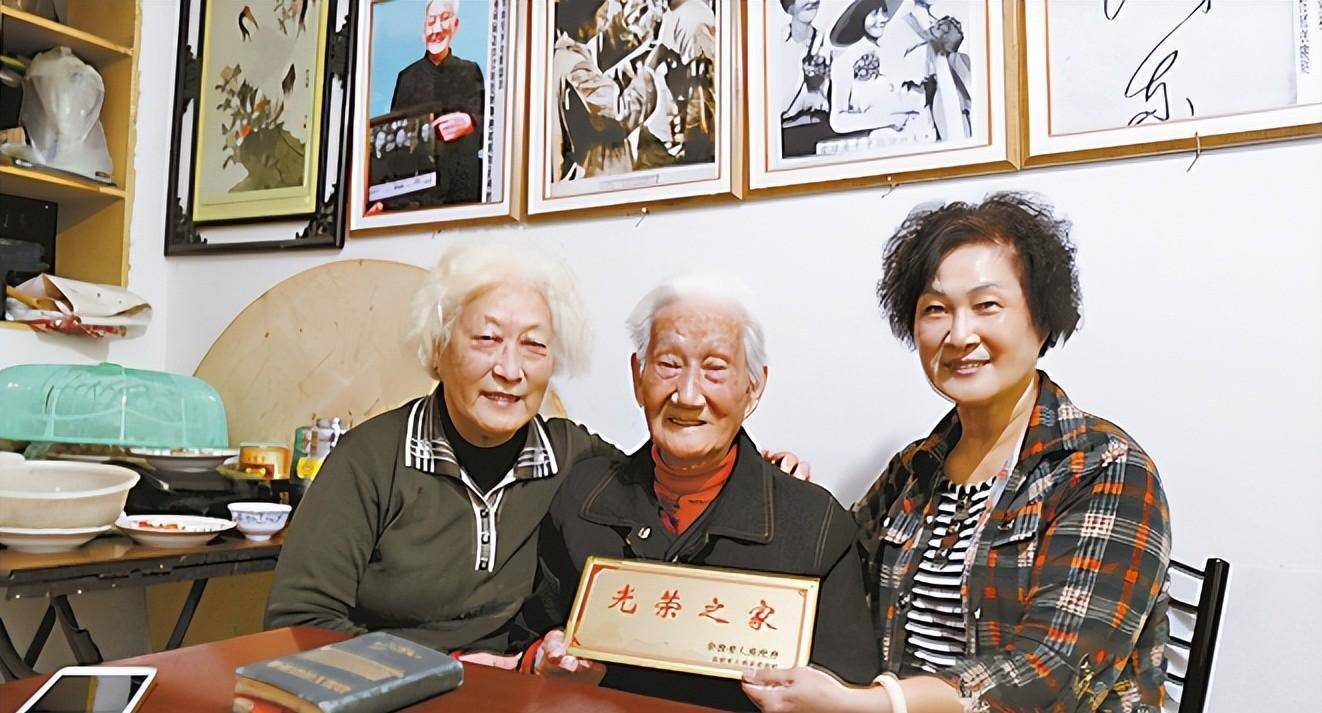 我军一连长在观影时突然大哭,指着屏幕:她是我妻子_李秀英_冯学永