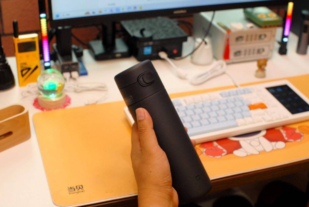 米家弹盖保温杯:一键操作,优雅随行,温暖每一刻