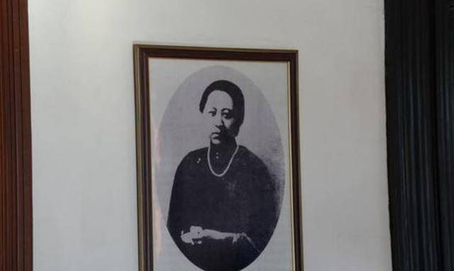 张作霖被害后,五姨太整天浓妆艳抹,将东北的沦陷推迟了三年