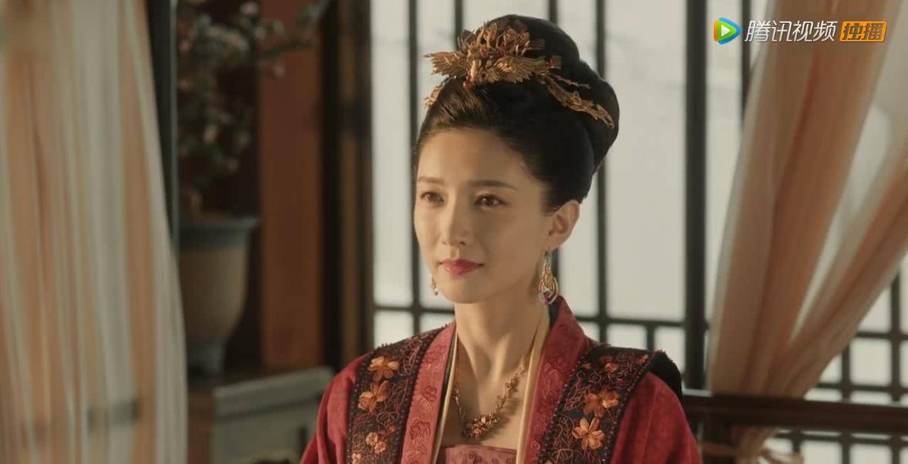 清平乐:张妼晗宴会上装扮为何触怒官家?和珠冠无关,衣服是关键