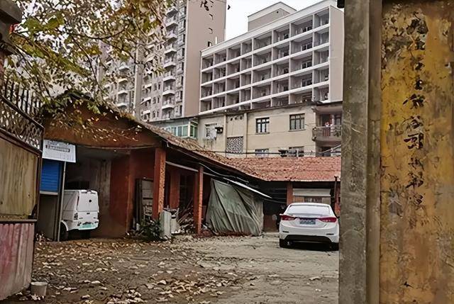 劳荣枝的双面人生:曾是漂亮的小学老师,后来到舞厅坐台仙人跳