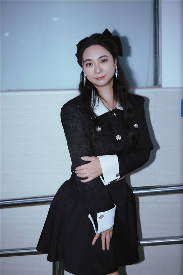 模特陈莉:不断突破自己实现演艺新目标