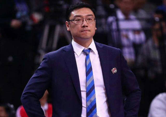 目前上海男篮主教练刘鹏,出生于辽宁铁岭.