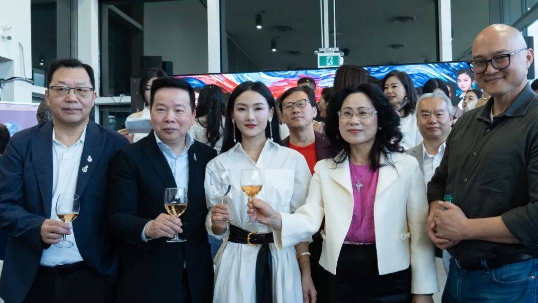 全城当心,"油漆未干"|温哥华话剧团2024年度新戏重磅发布