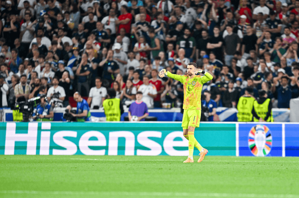 苏格兰锋霸一夜变罪人!60%控球仅1脚射门,补时遭绝杀延续惨纪录