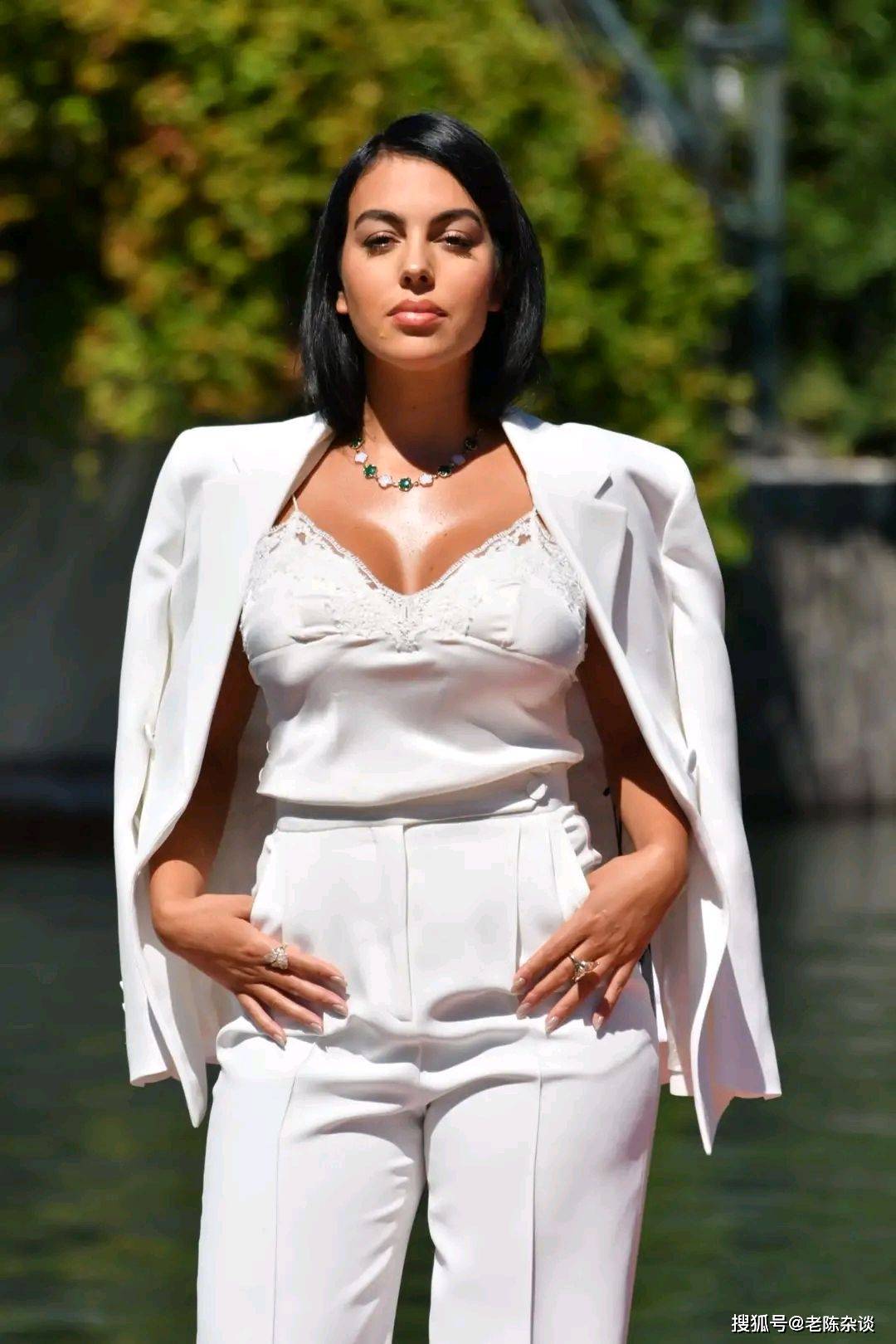 极品!真乃极品!乔治娜·罗德里格斯,这身材究竟谁顶得住嘛