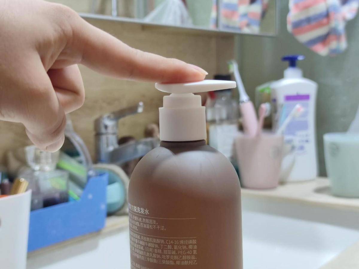 甄沐健发防脱洗发水：秀发新生的秘密武器