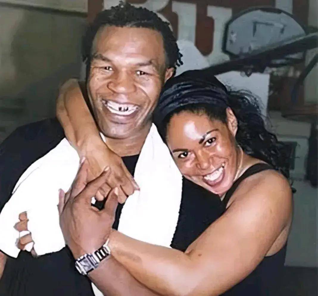 此外,1992 年,泰森因强奸美国黑人小姐选美冠军德西蕾·华盛顿而被判