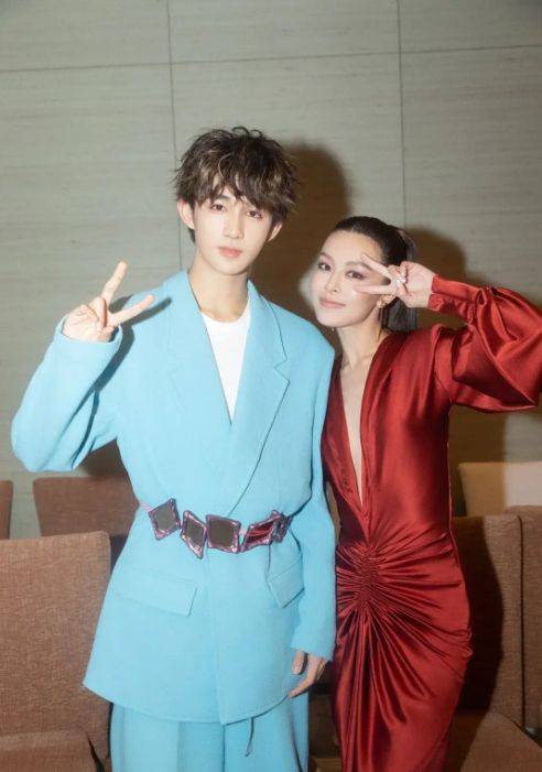 荣梓杉高考分数曝光,网友笑称:这是演技派"凡尔赛"吗?