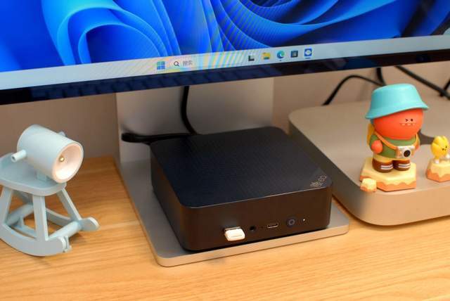 下班随手带走的电脑?新风尚的一体式轻办公主机零刻EQ13了解一下