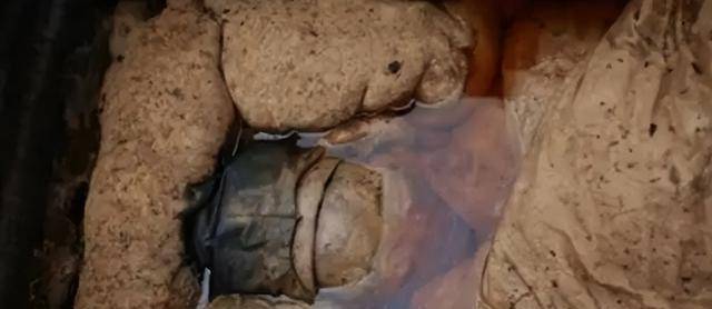 2002年,江苏发现西汉墓,尸体保存完整,专家:价值不亚