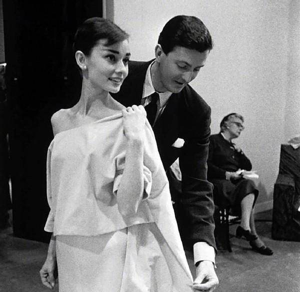 纪梵希:为赫本终生未娶,赫本逝世后亲自抬棺,送她走完最后一程