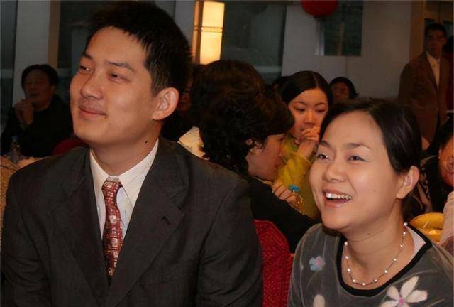 如今二人已经相伴走过了很多年,随着柯洁等人的崛起,常昊也逐渐退居