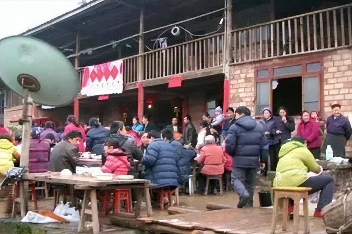 回顾湖南六旬老汉"去世",家人花15万举办葬礼,3年后他又回来了