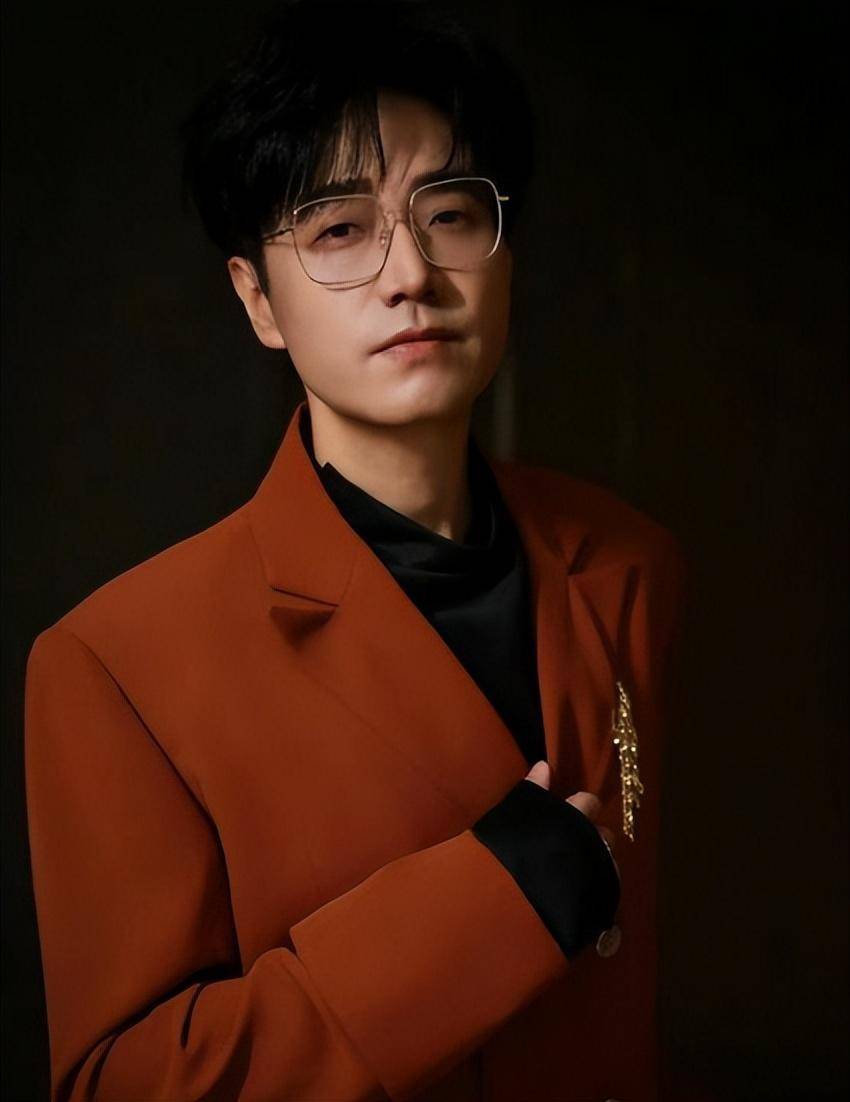 笑不活了王铮亮献唱女儿小学毕业晚会我却笑死在网友评论区