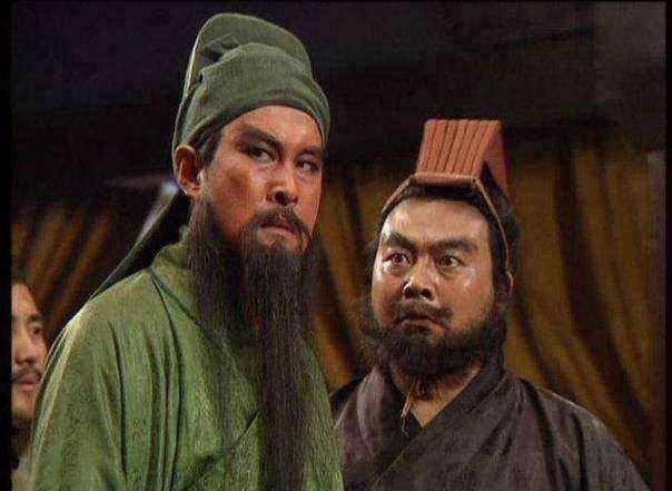 张飞关羽一开始不服诸葛亮,后来又非常佩服他,其中有何原因?