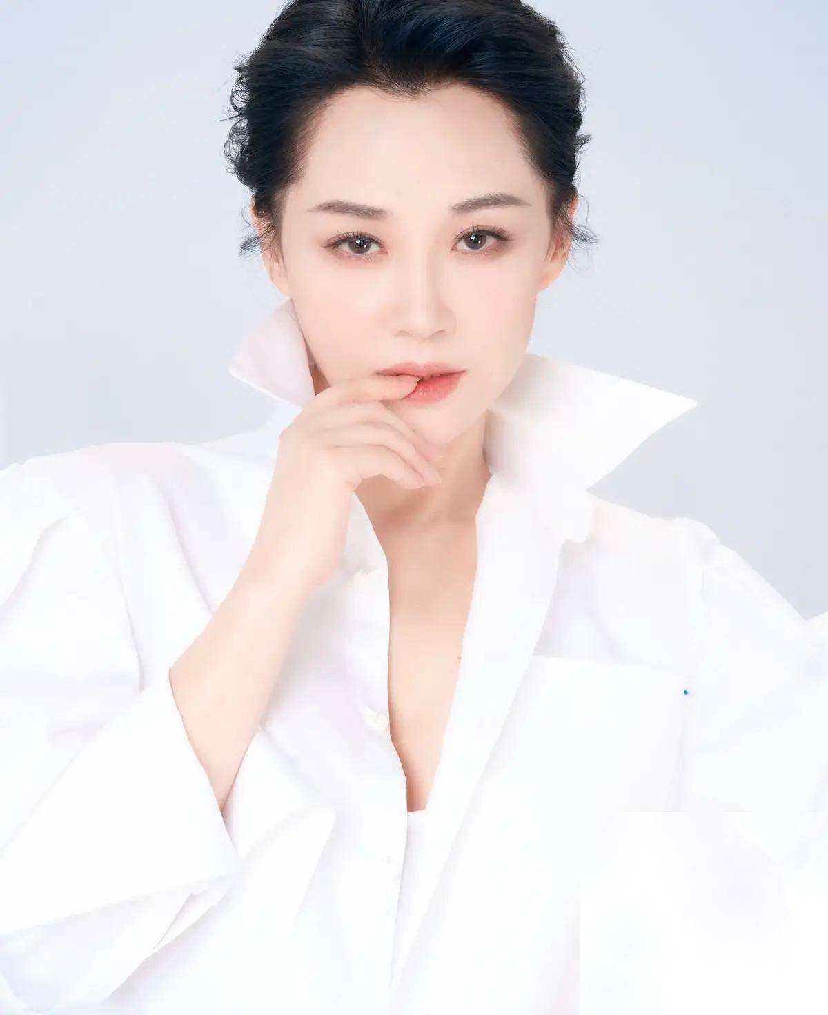 许晴这饱满身材写真曝光,美得让人心动不已!