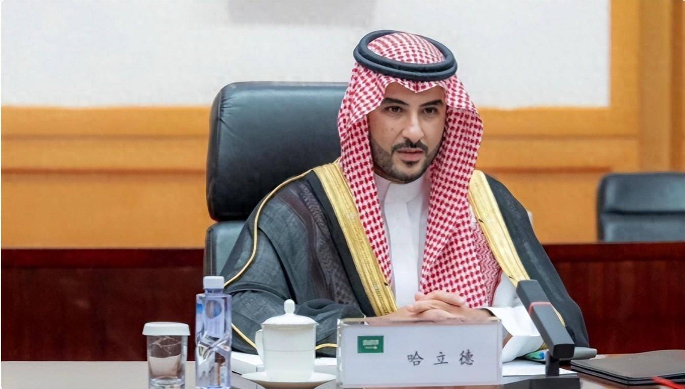 (年轻有为的沙特国防大臣哈立德·本·萨勒曼)6月25日,沙特国防大臣