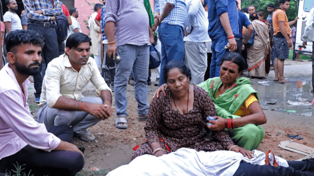 印度北方邦宗教活动发生踩踏事件 已致130人死亡