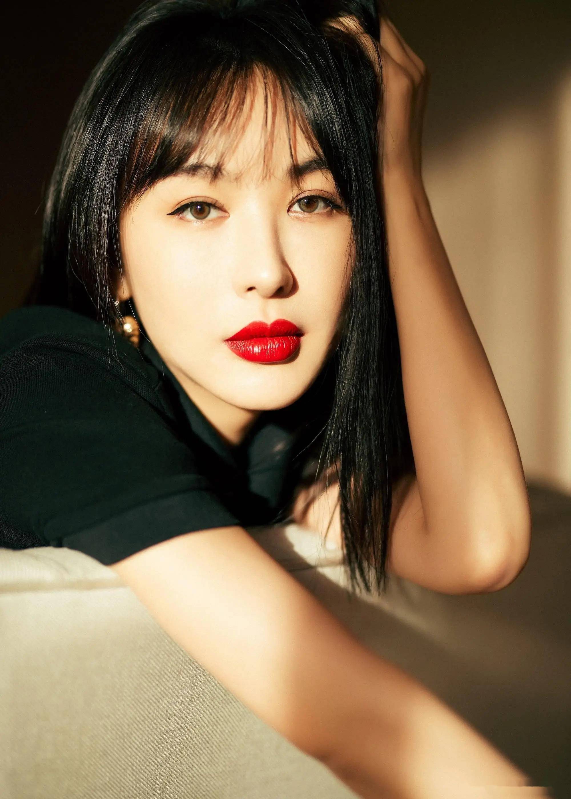 晓明哥不珍惜啊女神李菲儿丰腴身材搭配绝美写真美貌与才华兼