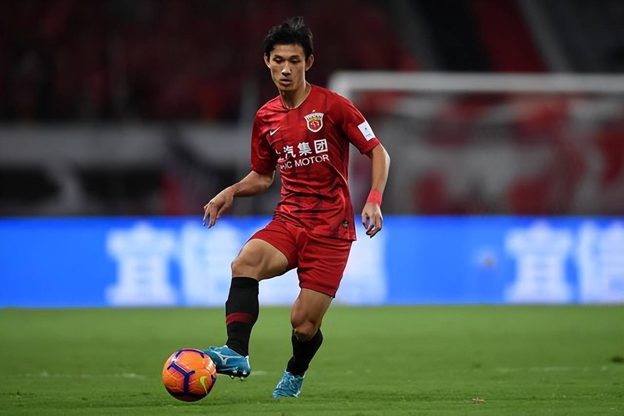 久违了!前国足主帅里皮亲手发掘,王燊超抓住机会,让人眼前一亮