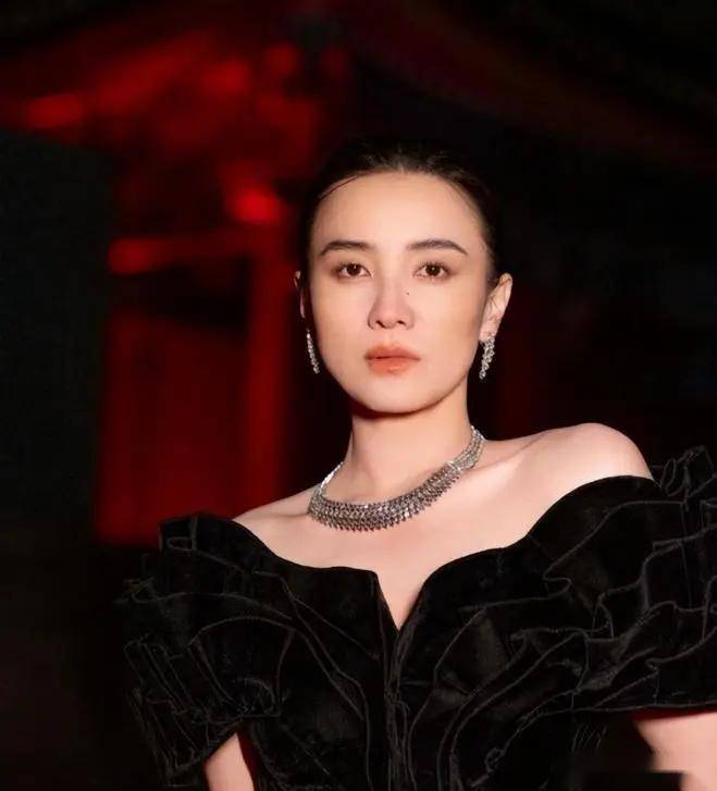 小宋佳的才华横溢,写真照亮你的眼!