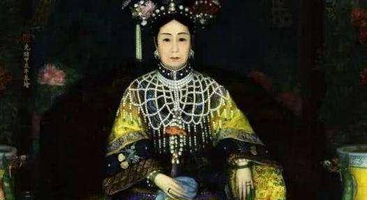 她贵为皇太后,三次垂帘听政,两次决定皇位继承人,将国家的命运掌握在