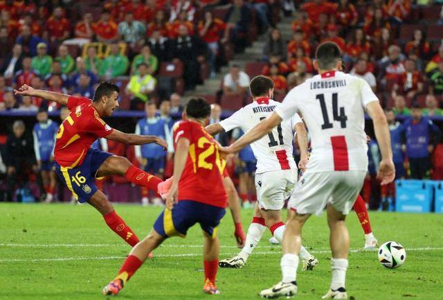 欧洲杯西班牙VS德国：争冠热门对对碰，罗德里PK克罗斯谁能延续争冠梦想？