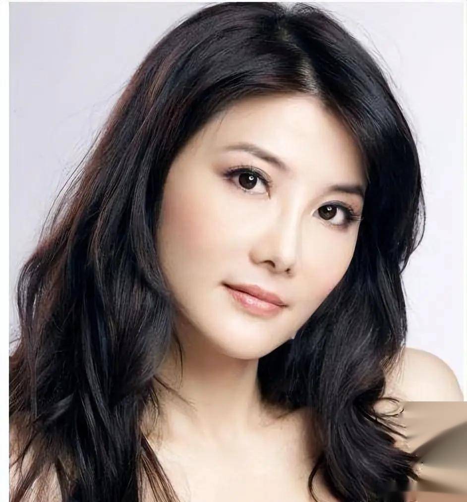 杨丽菁写真展现女神风采,这谁顶得住!