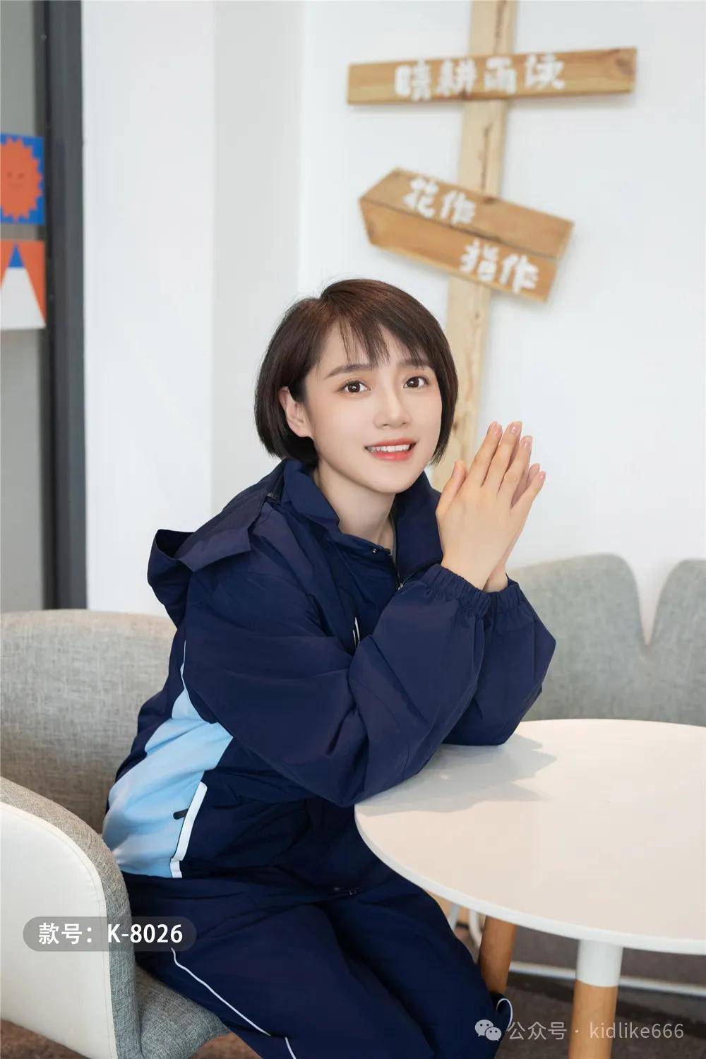 藏蓝色系列校服：校园里的时尚与实用