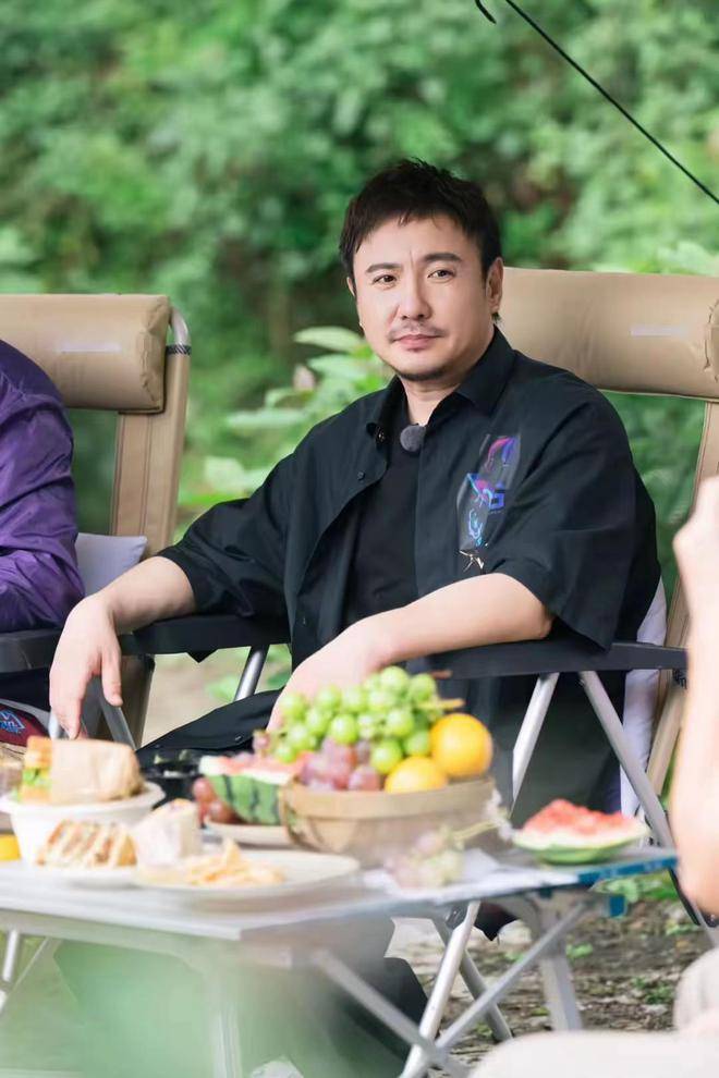 **刘烨**:由于与谢娜的恋爱关系,人们习惯性地用谢娜来比对刘烨的身高